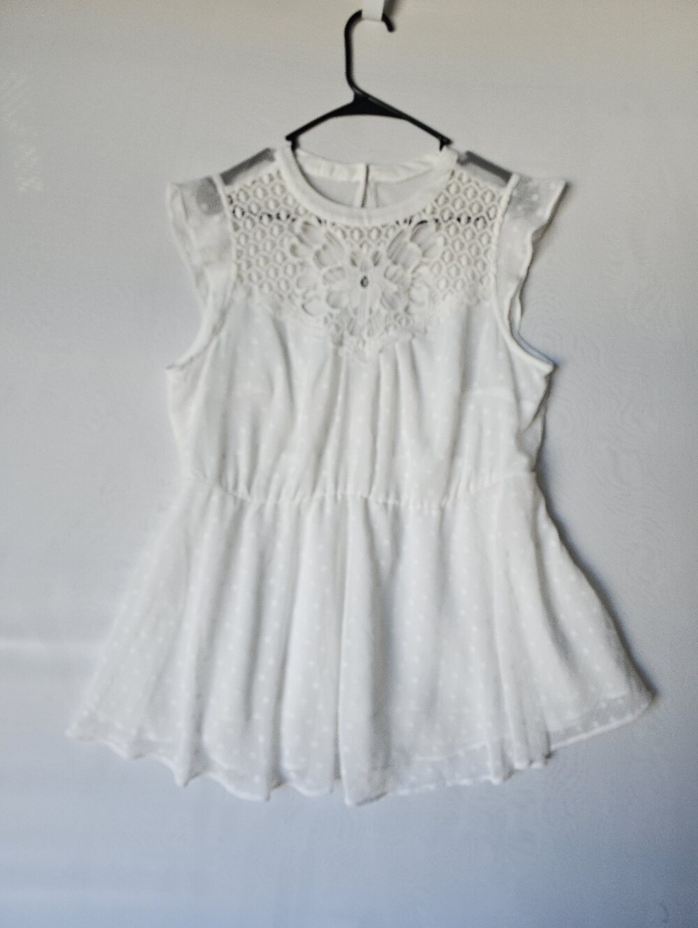Torrid White Swiss Dot Lace Inset Peplum Top - Size 00